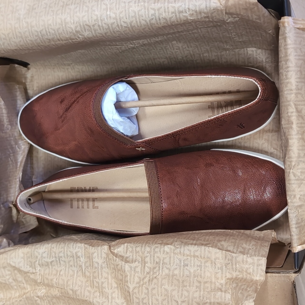 Frye Women's Melanie Slip On shoe - Picture 9 of 10